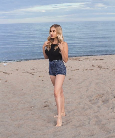 Emerome nude only fans