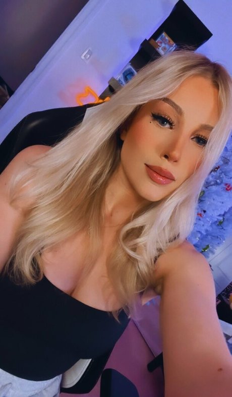 Emerome onlyfans free content