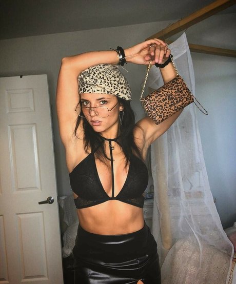 Jade Chynoweth onlyfans model photos