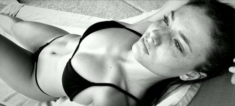 gay male onlyfans beautiful naked selfie