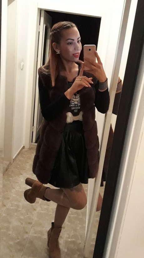 Marinela Adalbertova onlyfans leakes