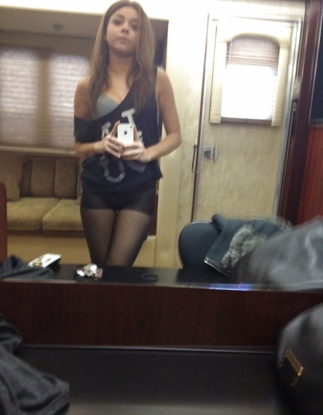 Sarah Hyland leaked only fans nudes