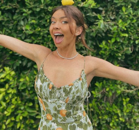 Sarah Hyland only fans.