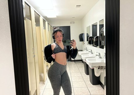 delaneyshort only fans pics