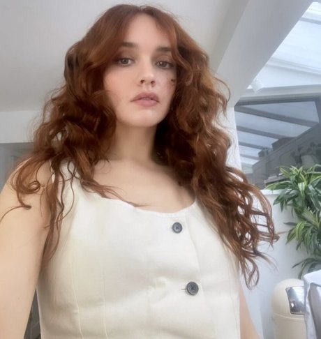 Olivia Cooke Profile image