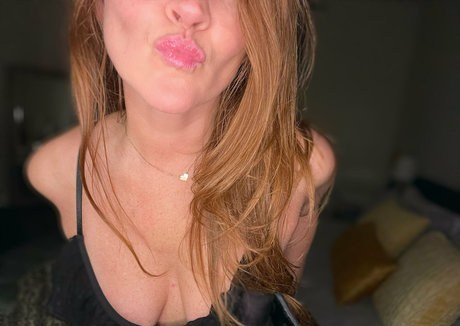 Scarletvixen420 boobs onlyfans