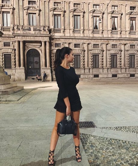 Anna Rebellato strip onlyfans