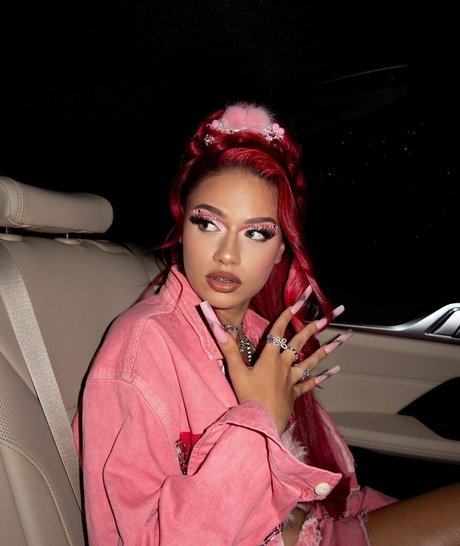 badmomzjay onlyfans desnuda