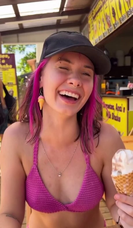 Julia K Barni onlyfans posts