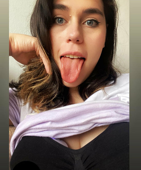 aprilbigass onlyfans leaked tits