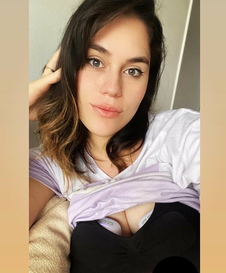 aprilbigass onlyfans tits