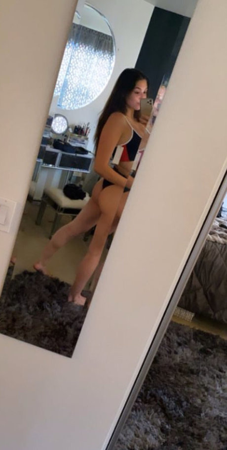 Kira Kosarin onlyfans leaked