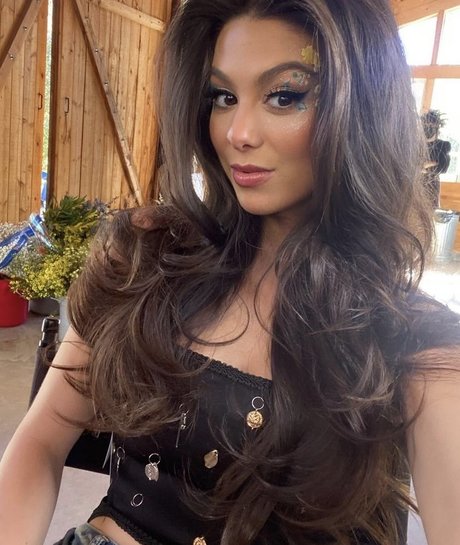 Kira Kosarin onlyfans leaked porn