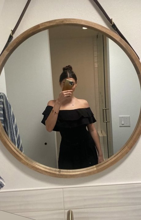 Kira Kosarin sex onlyfans