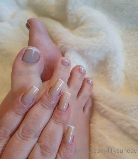 lillysunday onlyfans nudes