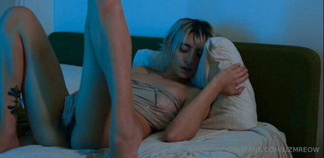 Lizmreow onlyfans striptease