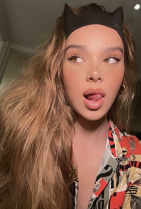 Hailee Steinfeld new onlyfans