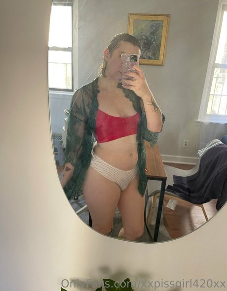xxpissgirl420xx naked only fans