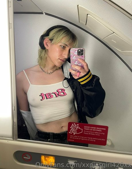 xxpissgirl420xx onlyfans content