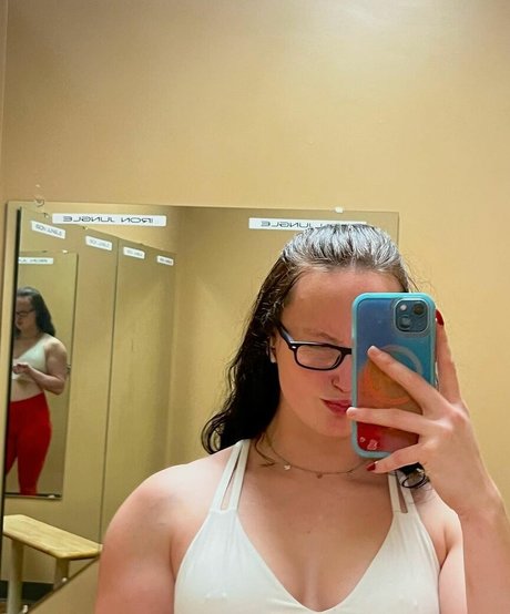 MuscleMommy002 leak onlyfans