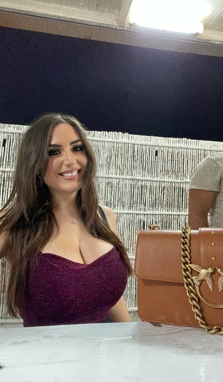 Chiara M leaks only fans