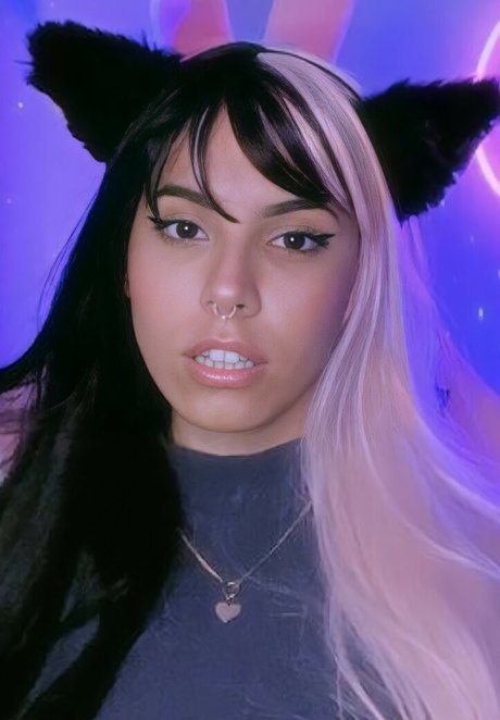 Luna Bloom onlyfans hot