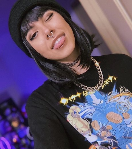 Luna Bloom onlyfans boobs