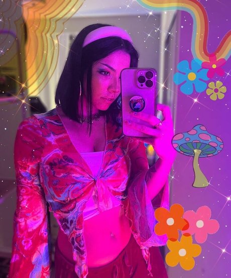 Luna Bloom nude onlyfans