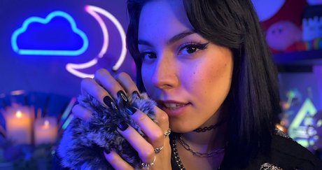 Luna Bloom onlyfans sextape leak