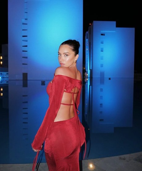 curvy milf onlyfans sexy naked photo