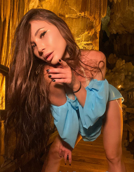 Flexy Cat topless onlyfans