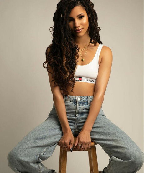 Vick Hope onlyfans model