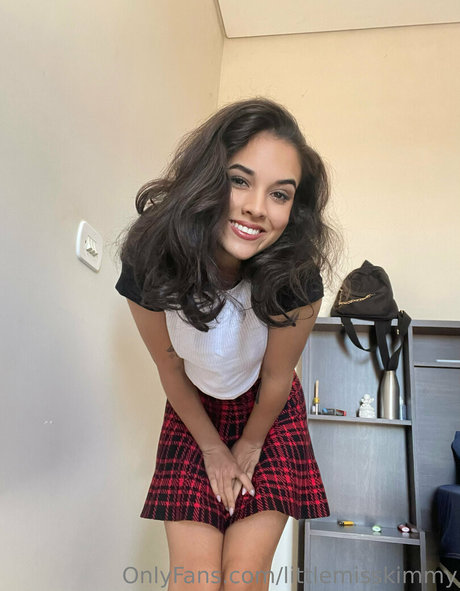 littlemisskimmy onlyfans pics