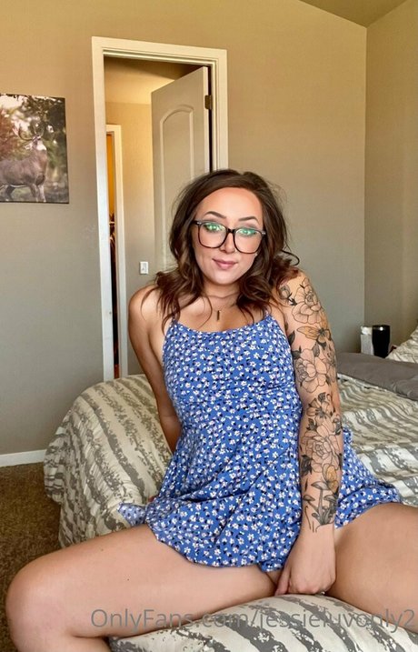 jessieluvonly2 onlyfans star