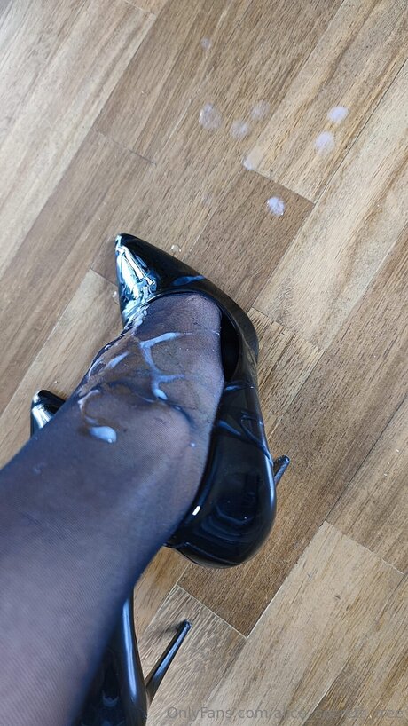 Alice Secrets Free onlyfans public photos