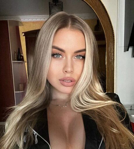 TheIce1ady onlyfans striptease