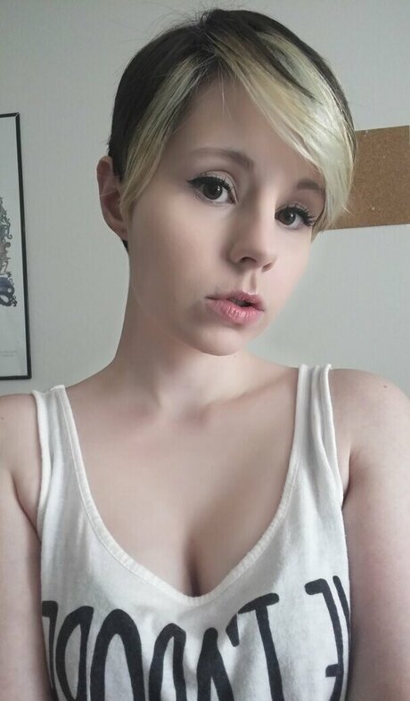 Lydia Sweets onlyfans model photo