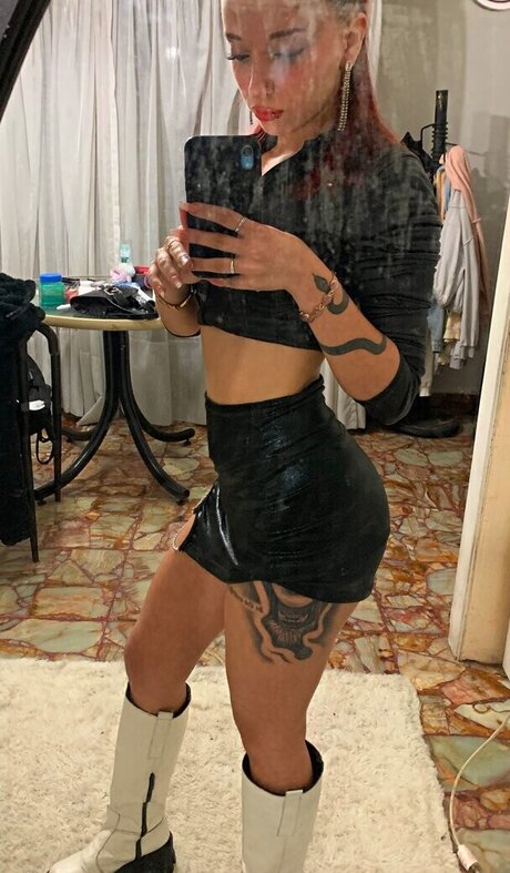 Nahiarabrenn onlyfans fotos