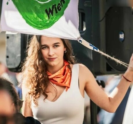 Lena Schilling feet onlyfans