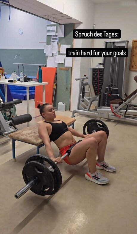 Emma Malewski onlyfans model photos