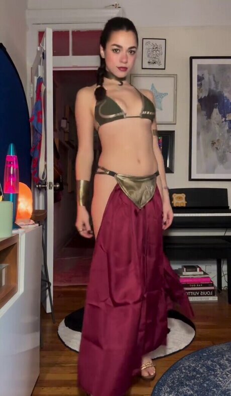 AllyAnnaMaria onlyfans leake