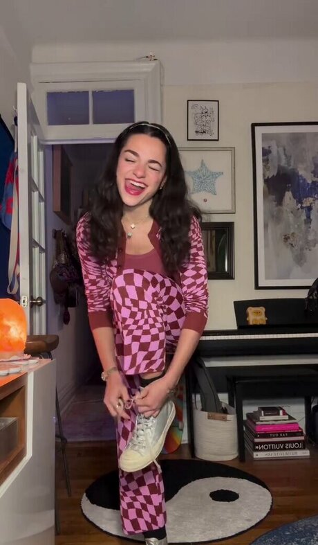 AllyAnnaMaria onlyfans sexy