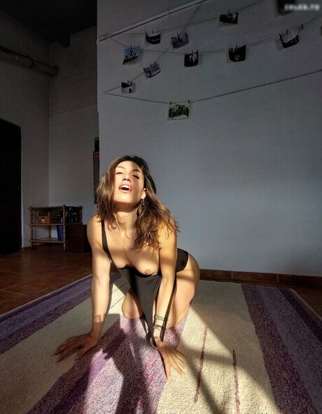 Julia Roca onlyfans content type