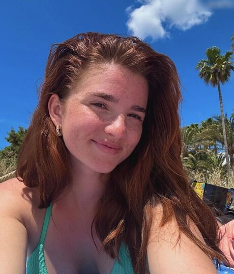 Julia Schulze onlyfans striptease