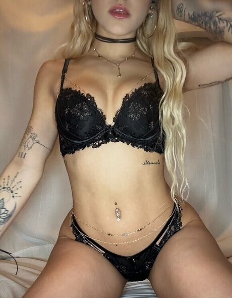 nadiniii onlyfans star