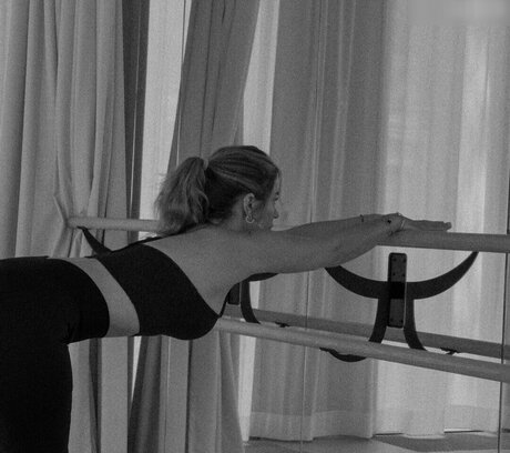 Mrs Bella onlyfans striptease