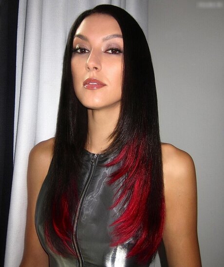 Rebecca Mir sexy onlyfans