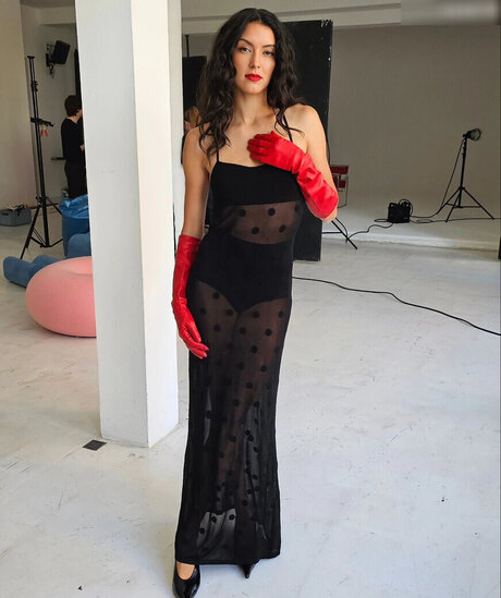 Rebecca Mir onlyfans boobs