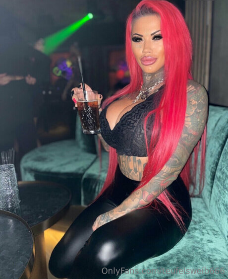 Catherine Teufelsweib onlyfans striptease