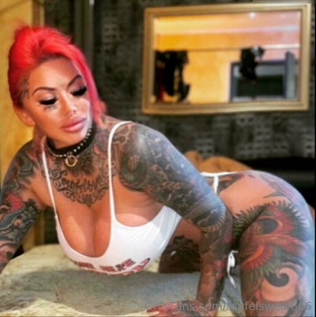 Catherine Teufelsweib topless onlyfans